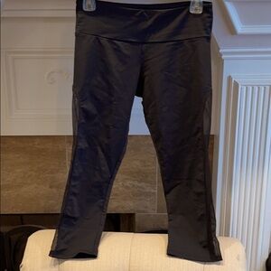 A: 𝅺Onzie Flow Leggings Sz M/L MIDI Black Mesh Sides